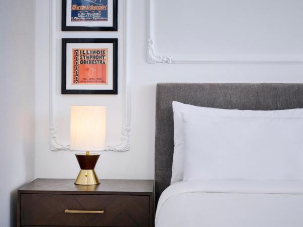 Pantages Hotel Toronto Centre : photo 4 de la chambre chambre lit queen-size city