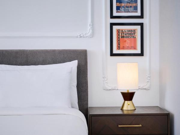 Pantages Hotel Toronto Centre : photo 6 de la chambre suite deluxe avec lit king-size