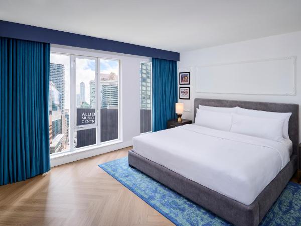 Pantages Hotel Toronto Centre : photo 2 de la chambre suite deluxe avec lit king-size