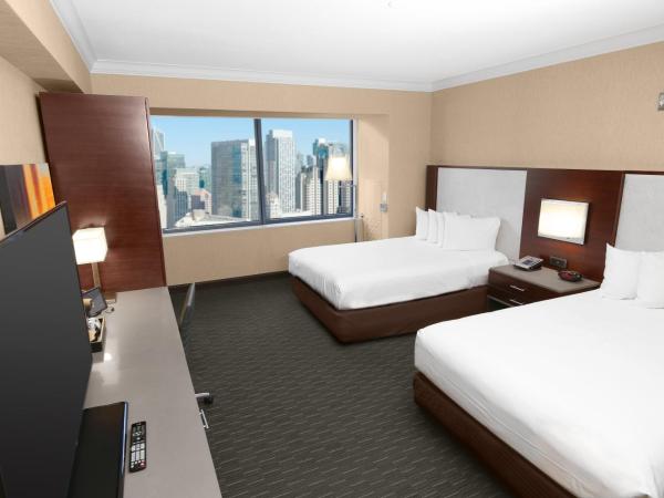 Hilton San Francisco Union Square : photo 4 de la chambre hébergement deluxe avec 2 lits queen-size et douche accessible en fauteuil roulant - adapté aux personnes à mobilité réduite/malentendantes
