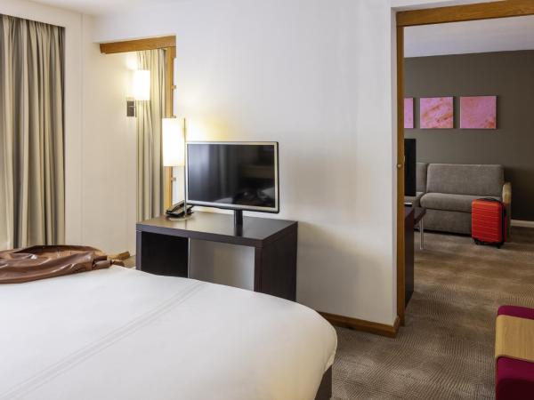 Novotel Bristol Centre : photo 10 de la chambre suite with one king bed and sofa