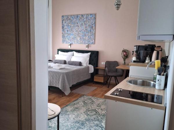 Emi Luxury Apartments : photo 1 de la chambre chambre double deluxe avec balcon