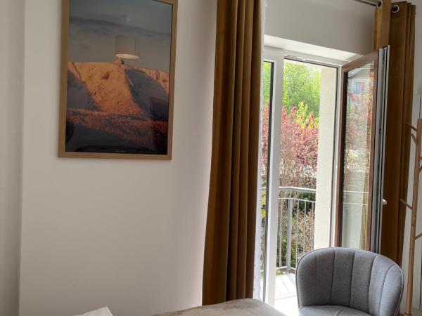 Karkonoskie Widoki Apartamenty : photo 3 de la chambre chambre double ou lits jumeaux - vue sur montagnes