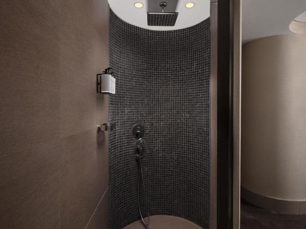 Lokalist, Istanbul, a Tribute Portfolio Hotel : photo 7 de la chambre chambre lits jumeaux de luxe avec vue sur le bosphore