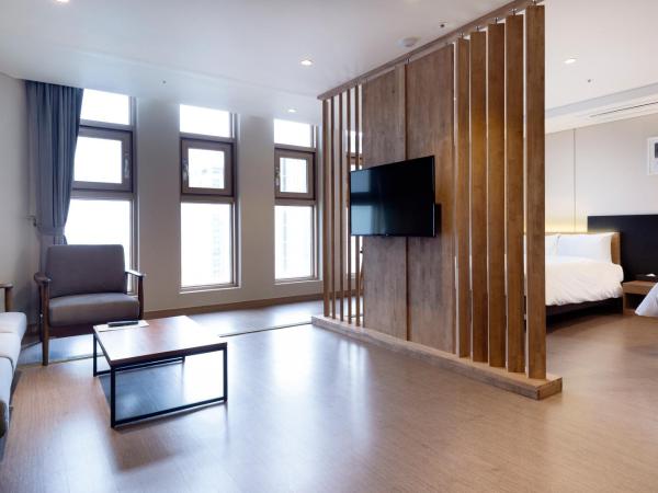 First Stay Hotel : photo 6 de la chambre suite exécutive