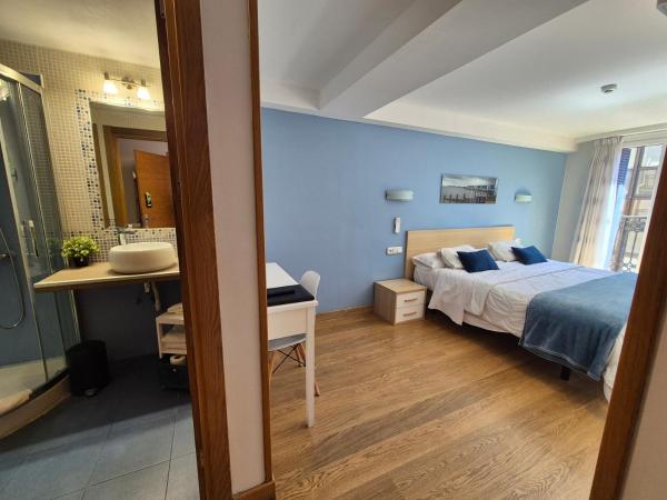 Pension Joakina : photo 1 de la chambre chambre double ou lits jumeaux avec balcon