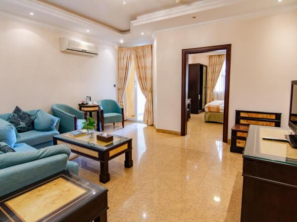 Garden Hotel Muscat By Royal Titan Group : photo 3 de la chambre suite lit king-size