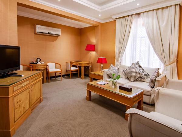 Garden Hotel Muscat By Royal Titan Group : photo 5 de la chambre suite lit king-size