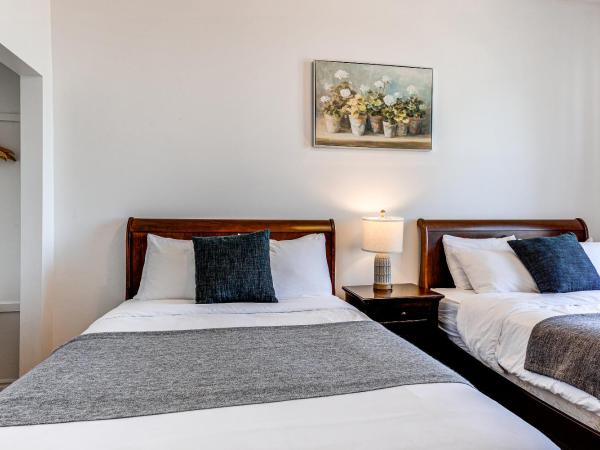 Hôtel Automatisé Manoir des Remparts : photo 8 de la chambre chambre double – vue sur lac