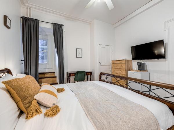 Hôtel Automatisé Manoir des Remparts : photo 10 de la chambre chambre lit queen-size