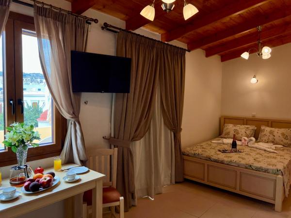 Afroditi : photo 2 de la chambre chambre lit king-size - vue sur montagne