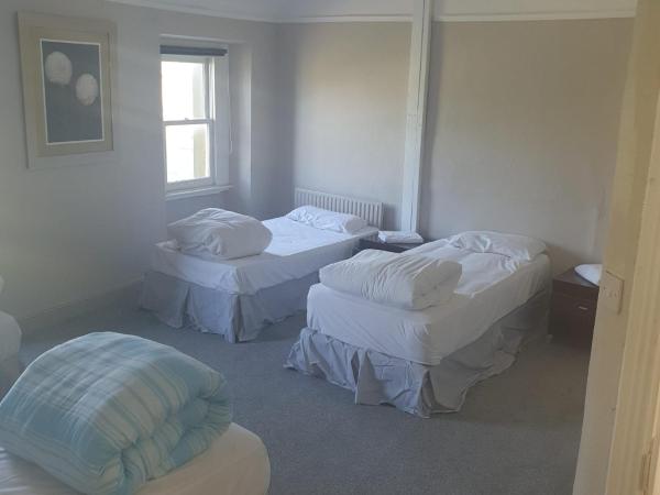 John Street Guest House : photo 1 de la chambre chambre triple basique avec salle de bains commune