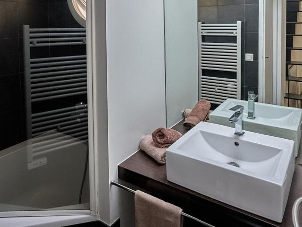 La LUNA of MARSEILLE - VILLA D'ARCHITECTE B&B : photo 2 de la chambre chambre double - vue sur mer