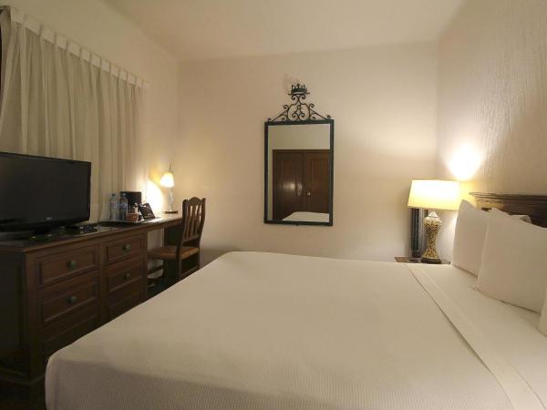 Hotel Casino Morelia : photo 2 de la chambre chambre standard lit queen-size