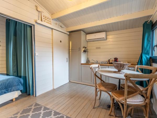 Hôtel Quai des Pontis : photo 5 de la chambre cabane (4 personnes)