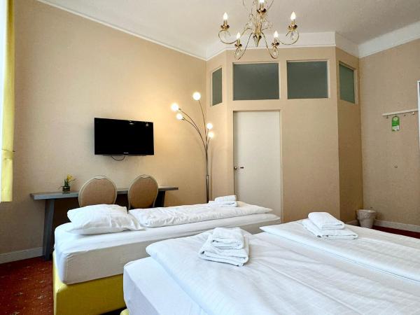 Very Central, 5 min to city center, Self Check In : photo 7 de la chambre chambre triple deluxe
