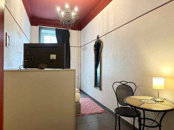 Very Central, 5 min to city center, Self Check In : photo 4 de la chambre chambre simple avec salle de bains commune