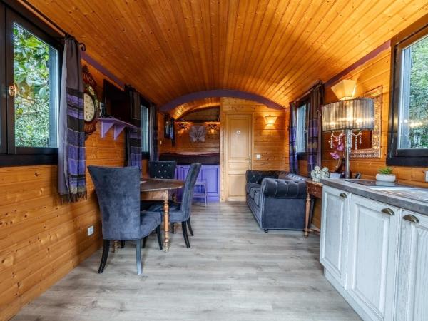 Hôtel Quai des Pontis : photo 6 de la chambre roulotte baroque