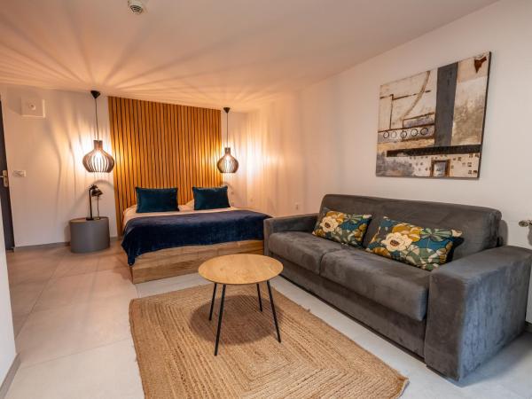 Hôtel Quai des Pontis : photo 1 de la chambre chambre familiale avec terrasse