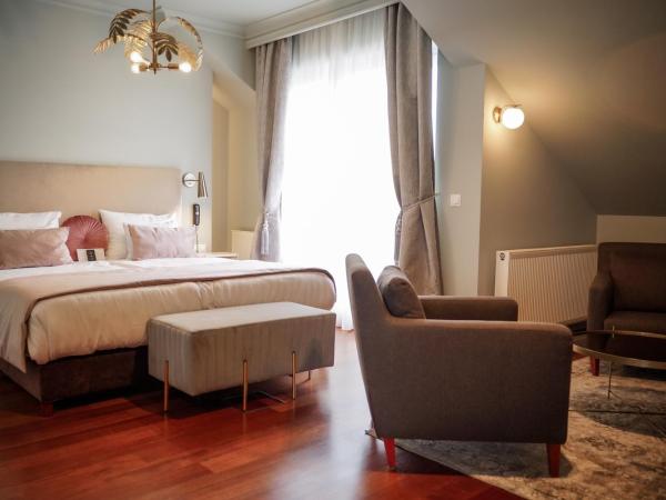 Queen's Court Hotel & Residence : photo 2 de la chambre suite royale