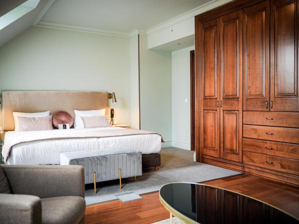 Queen's Court Hotel & Residence : photo 8 de la chambre suite royale