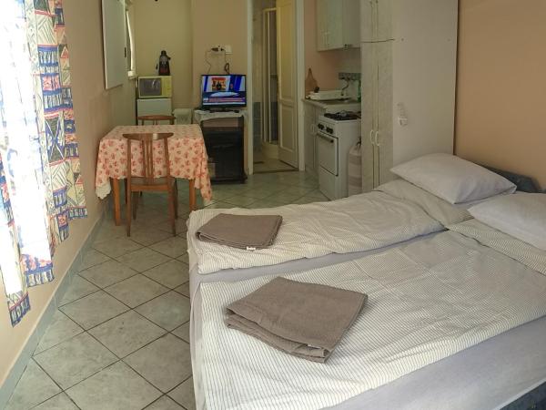 Róna Vendégház : photo 6 de la chambre appartement - rez-de-chaussée