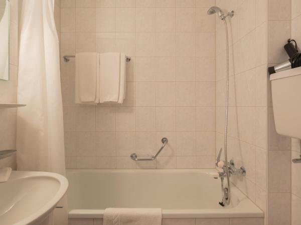 Hotel Bellevue - Traditional Swiss Hideaway : photo 1 de la chambre chambre double sans balcon - côté nord