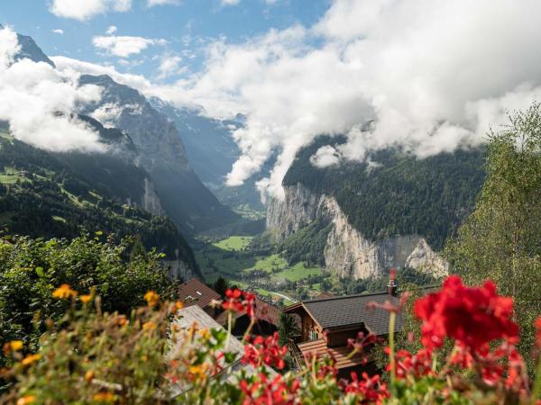 Hotel Bellevue - Traditional Swiss Hideaway : photo 7 de la chambre chambre double jungfrau panorama avec balcon