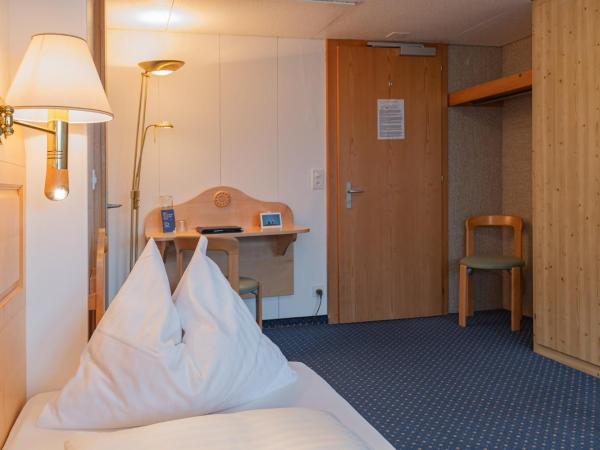 Hotel Bellevue - Traditional Swiss Hideaway : photo 10 de la chambre chambre simple jungfrau panorama avec balcon