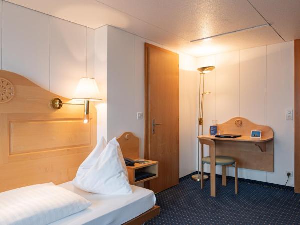 Hotel Bellevue - Traditional Swiss Hideaway : photo 9 de la chambre chambre simple jungfrau panorama avec balcon