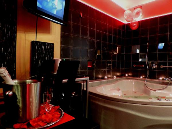 Apart A2 Bezobsługowy 24h Poznań : photo 5 de la chambre chambre double de luxe avec jacuzzi