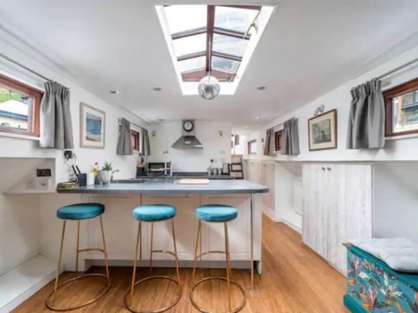 Historic Dutch Barge, Idyllic location : photo 3 de la chambre appartement 2 chambres