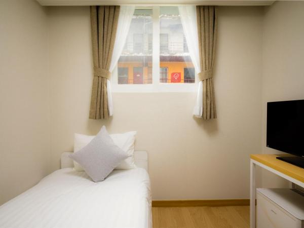 Gloryinn : photo 2 de la chambre chambre simple avec salle de bains privative