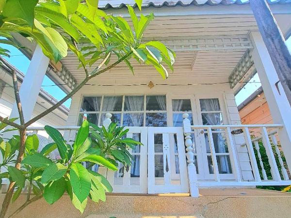 Prathana Garden Beach Resort : photo 1 de la chambre bungalow supérieur