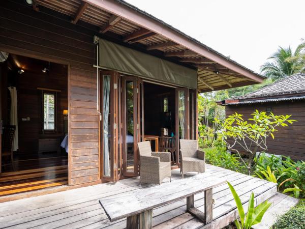 GajaPuri Resort Koh Chang : photo 8 de la chambre hébergement côté plage