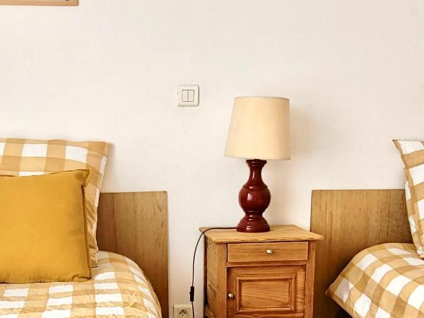 Maison Notre Dame des Apôtres : photo 8 de la chambre chambre lits jumeaux avec salle de bains privative