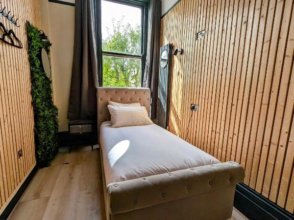 INNit Bliss : photo 1 de la chambre chambre simple avec salle de bains extérieure privative