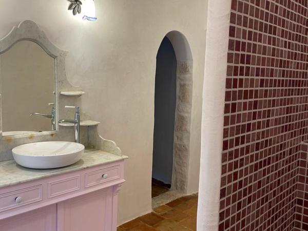 Domaine du Couvent de Saint Julien : photo 9 de la chambre chambre lits jumeaux avec salle de bains privative