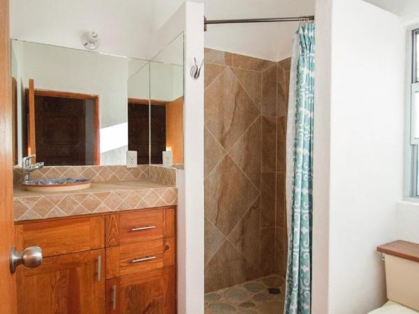 la playita hostal : photo 7 de la chambre chambre double deluxe avec lit d'appoint