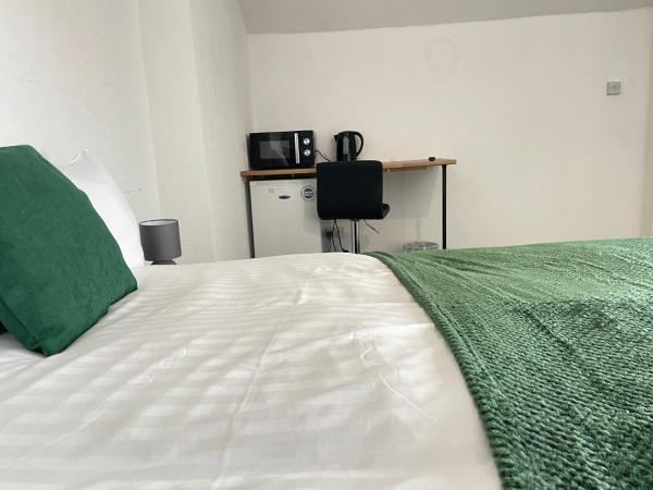 Marroway Shared House : photo 8 de la chambre chambre double avec salle de bains commune