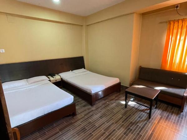 Hotel Vajra Inn & Apartments : photo 2 de la chambre chambre quadruple deluxe