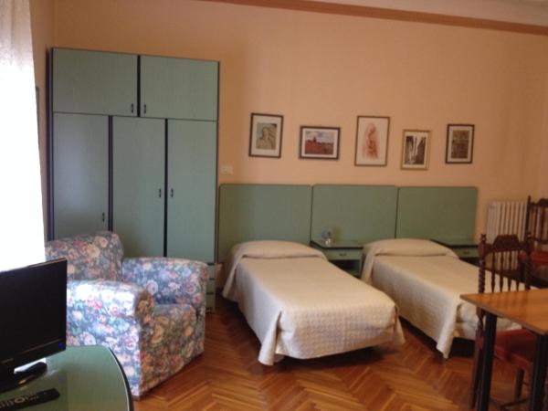 Hotel Panorama Bologna Centro : photo 4 de la chambre chambre familiale avec salle de bains privative