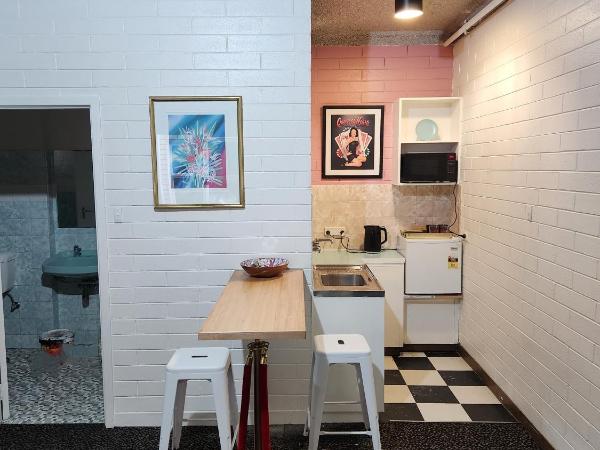 West End Motel & Backpackers : photo 3 de la chambre chambre lit queen-size