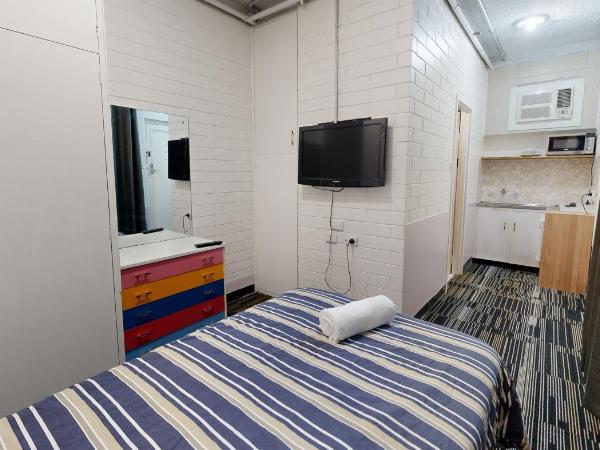 West End Motel & Backpackers : photo 2 de la chambre chambre simple avec salle de bains