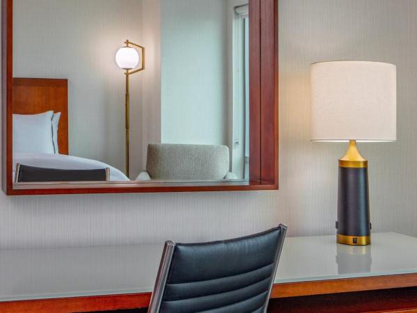 The Westin Boston Seaport District : photo 7 de la chambre grande chambre familiale d'angle avec 2 lits doubles – vue sur ville