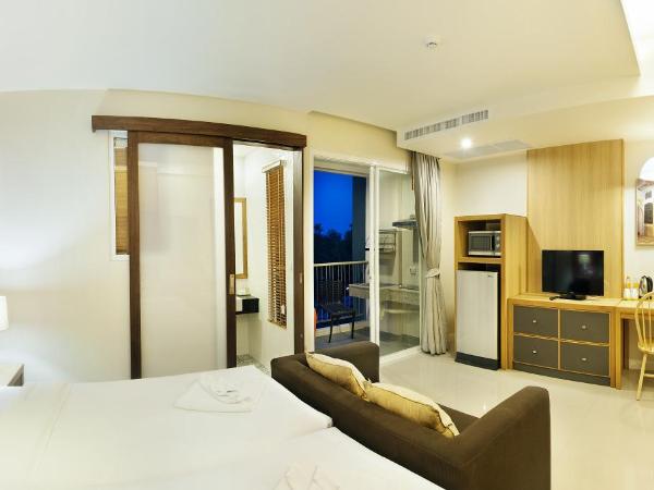 Ratana Hotel Rassada - SHA Extra Plus : photo 4 de la chambre chambre supérieure avec cuisine