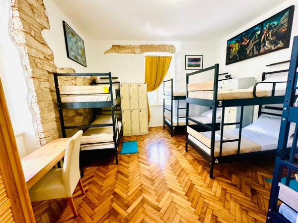 HOSTEL ART & JOY : photo 1 de la chambre lit dans dortoir pour hommes