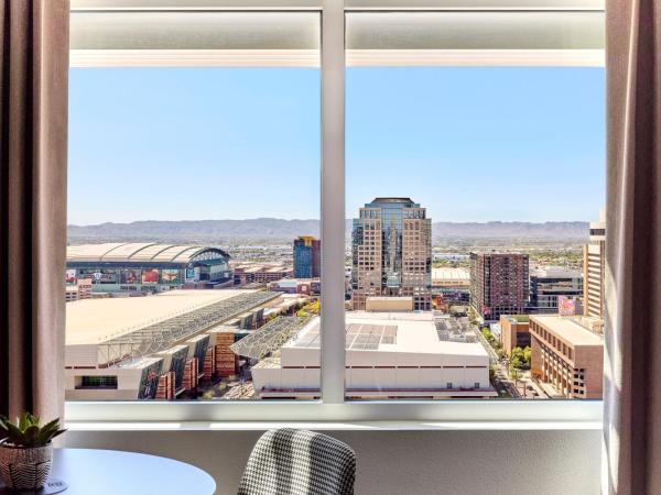 Sheraton Phoenix Downtown : photo 2 de la chambre deluxe room, guest room, 1 king, city or mountain view