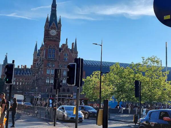 St Pancras Private Rooms : photo 10 de la chambre chambre double avec toilettes communes