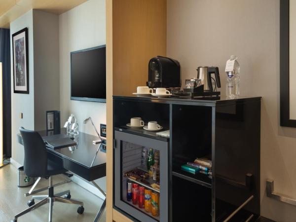 Wyndham Grand Istanbul Levent Hotel & Conference Center : photo 3 de la chambre chambre deluxe lit king-size - vue sur ville